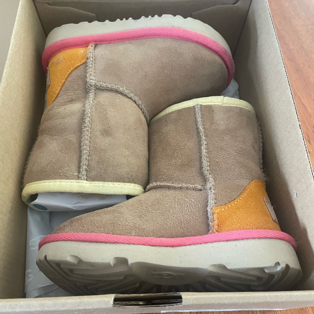 Ugg Classic Short boots